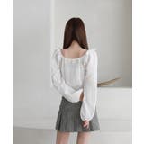 涼しいシアサッカー素材の肩フリルシャーリングブラウス | by muni:r | 詳細画像4 