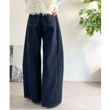 自然なカーブで美脚見え。抜け感たっぷりカーブラインデニムパンツ（ワイド） | Classical Elf  | 詳細画像20 