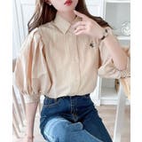 ベージュ | 爽やかふんわりテイスト。タック入りボリュームスリーブ胸刺繍サッカーシャツ | Classical Elf