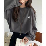 チャコール | 後ろ姿も、抜かりなく。胸刺繍 シルケット素材 ゆったりシルエット | Classical Elf