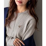 グレイッシュベージュ | 大人のためのコンパクトニット。胸刺繍ショート丈ケーブル編みニット（長袖） | Classical Elf 