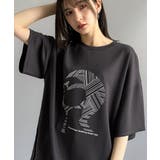 チャコールグレー | 「視線を独り占め。」フェイスグラフィックオーバーサイズTシャツ Face | Classical Elf Men