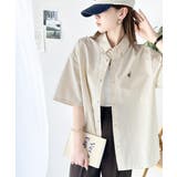 ベージュ | トラッドテイストをポップにアップデート。胸刺繍ボタンダウンシャツ | Classical Elf