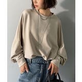 グレイッシュベージュ | 上品な抜け感と艶感◎ドルマンダンボール素材ビッグトレーナー | Classical Elf 