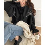 ブラック | 【mily bilet】クラシカルさとモダンさを両立。花刺繍ケープブラウス | Classical Elf 