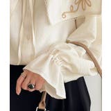 【mily bilet】クラシカルさとモダンさを両立。花刺繍ケープブラウス | Classical Elf  | 詳細画像29 