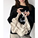 アイボリー | 2way仕様で、コーデ自在。スウェード風ギャザーデザインハンドバッグ | Classical Elf