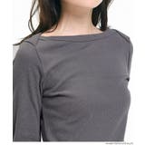 デコルテを美しく見せるボートネックデザインのリブカットソー | coca | 詳細画像13