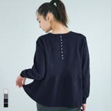 バックスタイルにさりげない華やかさを添える、パール付きフレアニットトップス | coca | 詳細画像1 