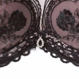 【三上悠亜着用】ダークフローラルレース脇高ブラジャー&フルバックショーツ | Dazzy | 詳細画像13
