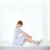大胆谷間ジップ×ビジューチェーンに視線釘付け♪二の腕隠せるオフショルAラインミニ… | Dazzy | 詳細画像10