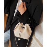 オフホワイト | 蝶チャームが映えるバッグ 結婚式 | DRESS+