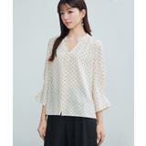 ベージュ | パール付きスキッパーネックドットブラウス | SAISON DE PAPILLON