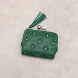 グリーン | ペルケ perche / サクラ・スタッズ・アクリル玉がま口2つ折り財布 | UNBILLION