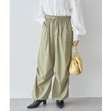 カーキ | 表面感サテンタックパンツ | Green Parks 