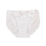 リュクスが寄り添うGRACE soin Luminousヒップに心地よくフィット… | fran de lingerie | 詳細画像5 