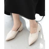 アイボリー | 洗練されたエレガントな質感。Vカットポインテッドフラットシューズ | futier land