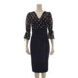 大胆な胸元カットでデコルテ魅せを作り出すドット風ブラウスから透ける肌が官能的でお… | GRAXIA | 詳細画像11 