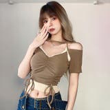 フロントにシャーリングを効かせ個性的に仕立てたオフショルニット(TOPS) | GRAXIA | 詳細画像2 