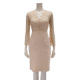 デコルテラインの美しさを強調するVネックのレースコンビワンピース(キャバドレス … | GRAXIA | 詳細画像23