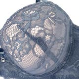 解けるサイドストリングに心ときめくバイカラー×レースが美しく肌を彩るブラ ショー… | GRAXIA | 詳細画像20 