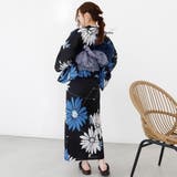 黒地に咲く鮮やかな青と白のマーガレットがモダンで洗練された大人の夏を演出する浴衣… | GRAXIA | 詳細画像4