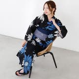 黒地に咲く鮮やかな青と白のマーガレットがモダンで洗練された大人の夏を演出する浴衣… | GRAXIA | 詳細画像9