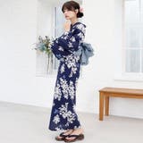 深いネイビーの地に咲く可憐な紫陽花が涼やかな風情を運び大人の女性の美しさを引き立… | GRAXIA | 詳細画像3