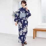 深いネイビーの地に咲く可憐な紫陽花が涼やかな風情を運び大人の女性の美しさを引き立… | GRAXIA | 詳細画像6