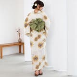 生成りの地に咲き誇る大輪の向日葵が夏の日差しに映え華やかな魅力を存分に引き立てる… | GRAXIA | 詳細画像4