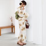 生成りの地に咲き誇る大輪の向日葵が夏の日差しに映え華やかな魅力を存分に引き立てる… | GRAXIA | 詳細画像5
