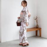 シックな色合いの薔薇が凛とした美しさを引き出し夏の装いに落ち着いた気品と華やぎを… | GRAXIA | 詳細画像3