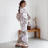 シックな色合いの薔薇が凛とした美しさを引き出し夏の装いに落ち着いた気品と華やぎを… | GRAXIA | 詳細画像5