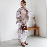シックな色合いの薔薇が凛とした美しさを引き出し夏の装いに落ち着いた気品と華やぎを… | GRAXIA | 詳細画像6