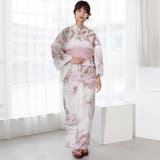 生成りの地に浮かぶスモーキーな花模様が繊細で優雅な表情を演出し夏の夜を品よく彩る… | GRAXIA | 詳細画像2