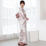 生成りの地に浮かぶスモーキーな花模様が繊細で優雅な表情を演出し夏の夜を品よく彩る… | GRAXIA | 詳細画像5
