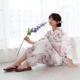 生成りの地に浮かぶスモーキーな花模様が繊細で優雅な表情を演出し夏の夜を品よく彩る… | GRAXIA | 詳細画像9