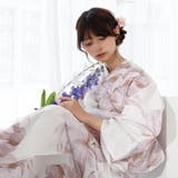 生成りの地に浮かぶスモーキーな花模様が繊細で優雅な表情を演出し夏の夜を品よく彩る… | GRAXIA | 詳細画像10