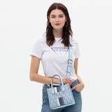 [GUESS] Denim Emboss Triangle Tee | GUESS【WOMEN】 | 詳細画像4 