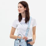 WHT | [GUESS] Denim Emboss Triangle Tee | GUESS【WOMEN】