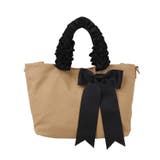 ベージュ | 大人の可愛さを添えて。リボンチャーム付きフリルハンドル2WAYトートバッグ | HAPPY急便 by VERITA.JP