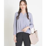 ライトブルー | 【洗濯機で洗える】チャーム付きキーネックブラウス | OFUON