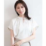 ベージュ | ギャザーフリルネックサテンブラウス/洗濯機で洗える/WEB限定サイズあり | OFUON