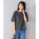 ダークグレー | 【接触冷感/UVカット】ボートネックロゴTシャツ | a.v.v【WOMEN】