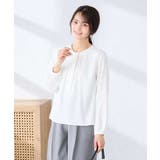 ホワイト | 【洗える/ストレッチ】バーチャームボウタイブラウス | a.v.v【WOMEN】