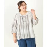 グレー(92) | 【大きいサイズ】ストライプレースアップブラウス | eur3