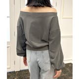 ヘルシーな肌見せができる。CHICオフショルダースウェットトップス | JULIA BOUTIQUE | 詳細画像28 
