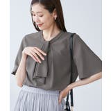チャコール(06) | メタルパーツフロントフリルタイブラウス/通勤対応 | ROPE' PICNIC