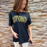 NAVY | ロゴプリントワンショルダー風カットソートップス/肩ひも付き | LETee