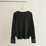 袖口の花柄レースがコーデのアクセントになるVネックニット ニットプルオーバー リ… | maison de LATIR | 詳細画像8 